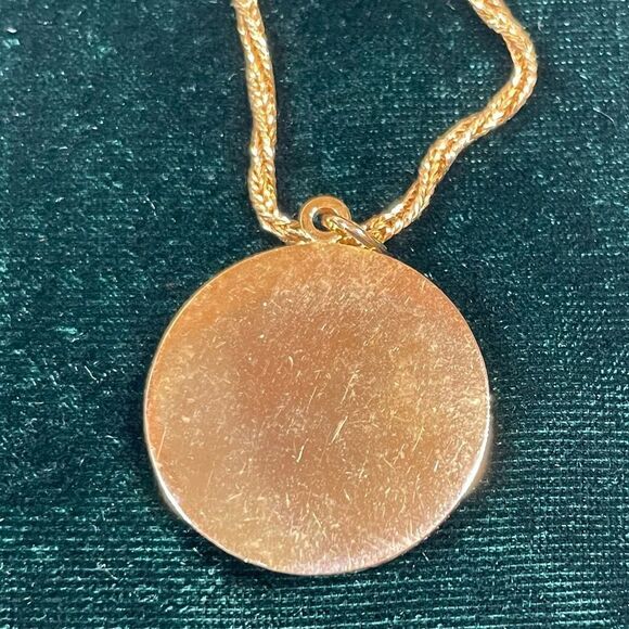 Vintage handmade cross stitch rose pendant on gold rope chain - Picture 6 of 9